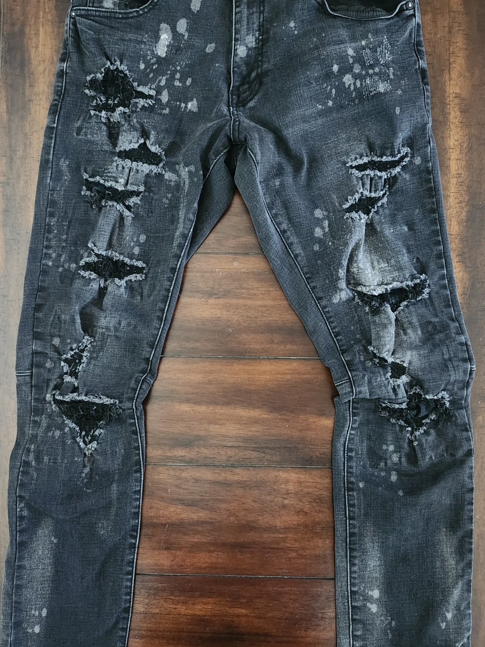 Distressed SmokeRise Jeans W/ White Paint Splatter 34x32